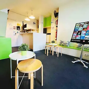 And Basic Universitat For Young Maison d'hôtes Barcelone